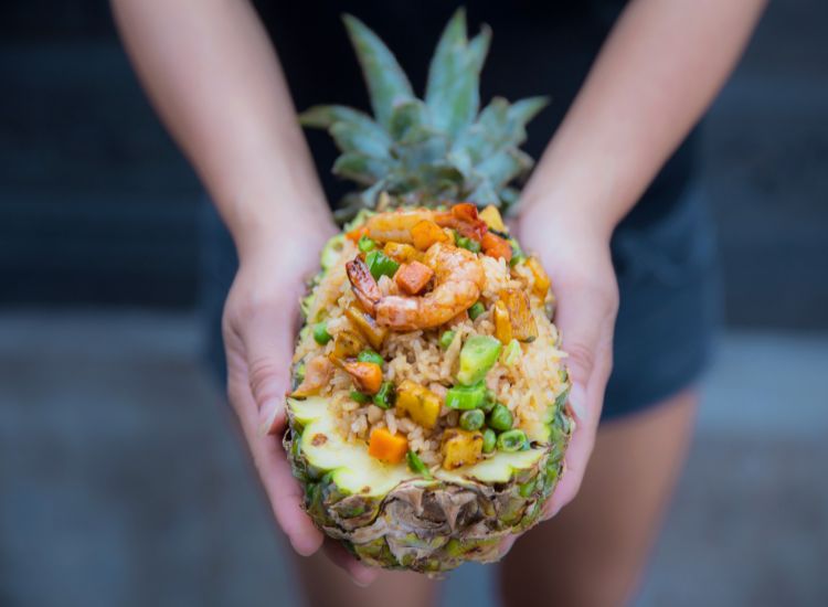 Riz sauté à l’ananas et crevettes